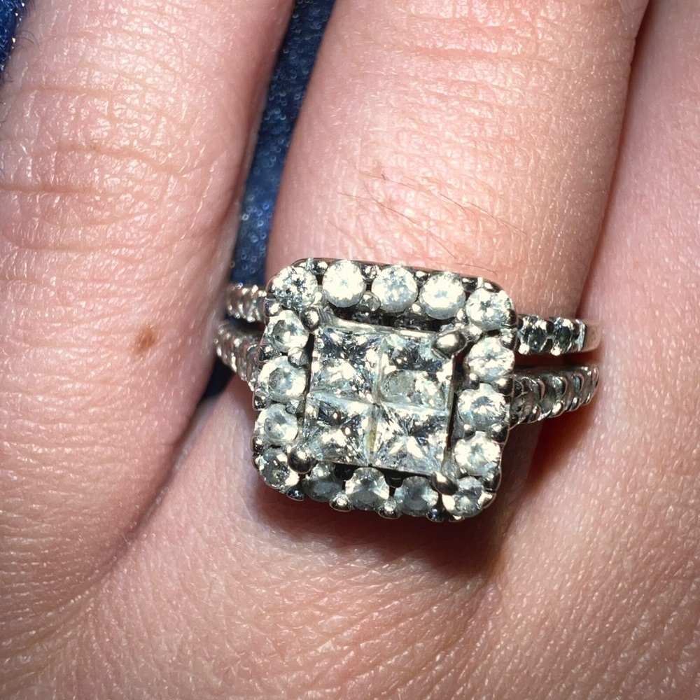 Selling an engagement ring set! Perfect condition!